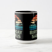 Birthday Saurus Retro Vintag Dinosaurier-Kinder Zweifarbige Tasse (Mittel)