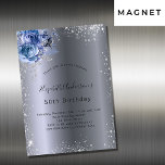 Birthday silberblauen Blumen Glitzer Luxus Magneteinladung<br><div class="desc">Für einen eleganten 50. Geburtstag (oder jedes Alter). Ein stylisches dunkles Imitat silber aussehender Hintergrund. Dekoriert mit Imitaten Glitzer Glitzern und blauen Blumen. Personalisieren und fügen Sie Namen,  Alter und Party Details hinzu. Der Name wird mit einem handgeschriebenen Stilskript geschrieben</div>