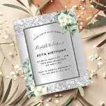 Birthday silberne Blütenröhre Einladung<br><div class="desc">Imitate silberfarbener Hintergrund mit weißen Blumen,  Blume,  Eukalyptusgrün und Imitaten silberne Glitzer,  Glitzern. Personalisieren Sie Ihren Namen und Ihre Party-Daten und fügen Sie diese hinzu. Schwarze Buchstaben.</div>