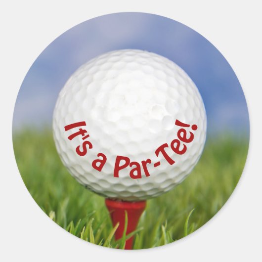 Birthday White Golf Ball auf Red T-Shirt Runder Aufkleber (Vorderseite)