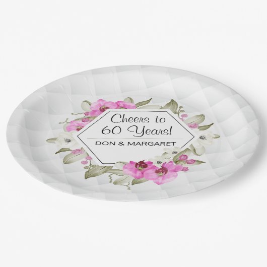 Bis 60 Jahre Diamond Geometric Pink Custom Pappteller (Schrägansicht)