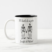 Bis zum Tod teilen wir Skeleton Couple Name Black Zweifarbige Tasse (Links)
