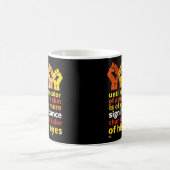 "BIS ZUR FARBE DER HAUT EINES MENSCHEN..." KAFFEETASSE (Mittel)