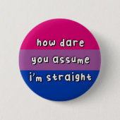 Bisexueller Stolz - "How Dare you Assume" - Funny Button (Vorderseite)