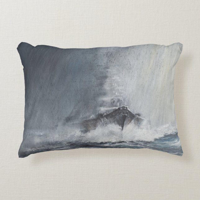 Bismarck durch Vorhänge des Regen-Schneeregens Zierkissen (Vorderseite)