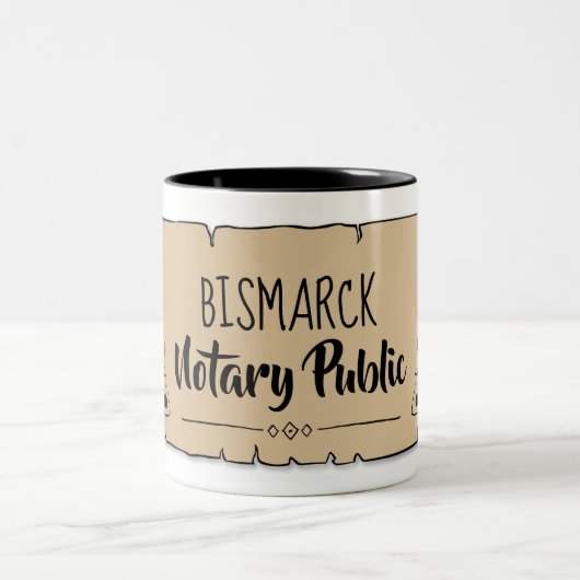 Bismarck Notary Public Scroll Feather Quill Zweifarbige Tasse (Mittel)