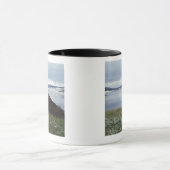 Bison, der an durch Yellowstone River mit Schnee Tasse (Zentrum)