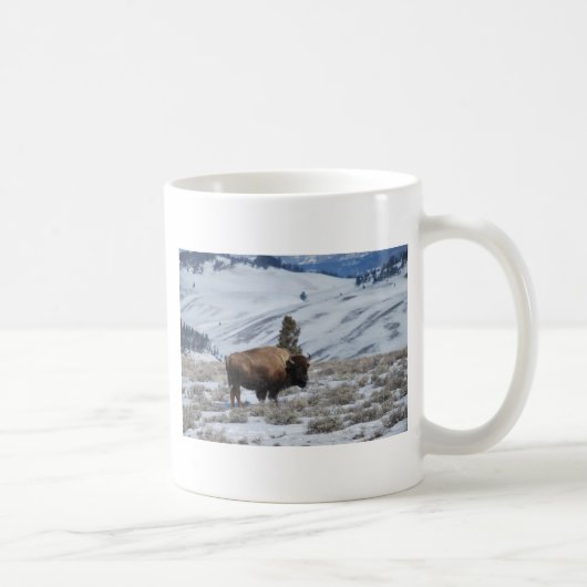 Bison in den Wintergebirgen von Yellowstone Kaffeetasse (Rechts)
