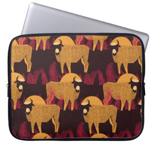 Bison in einem Feld mit hohem Gras, nahtlos Laptopschutzhülle