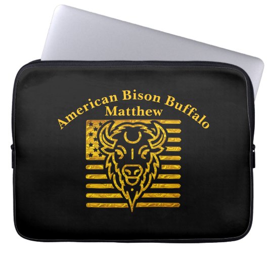 Bison mit amerikanischem Flaggenrahmen Laptopschutzhülle (Vorderseite)