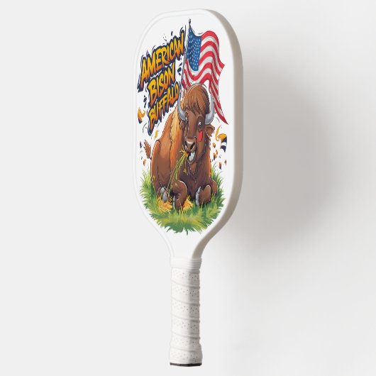 Bison mit US-Flagge im Gras Pickleball Schläger (Links)