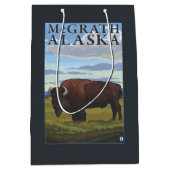 Bison-Szene - McGrath, Alaska Mittlere Geschenktüte (Vorderseite)