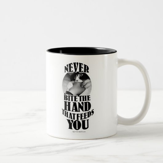 Biss nie, dass Cat Cliche Spaß Spaß Zweifarbige Tasse (Rechts)