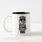 Biss nie, dass Cat Cliche Spaß Spaß Zweifarbige Tasse (Links)