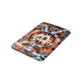 "Bitcoin Graffiti" (Stil #4) Street Art Badematte (Schrägansicht)