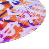 Bitcoin-Straßenkunst (Oranges Gemälde Nr. 2) Schneidebrett (Ecke)