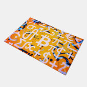 Bitcoin-Straßenkunst (Oranges Gemälde Nr. 4) Fußmatte (Schrägansicht)