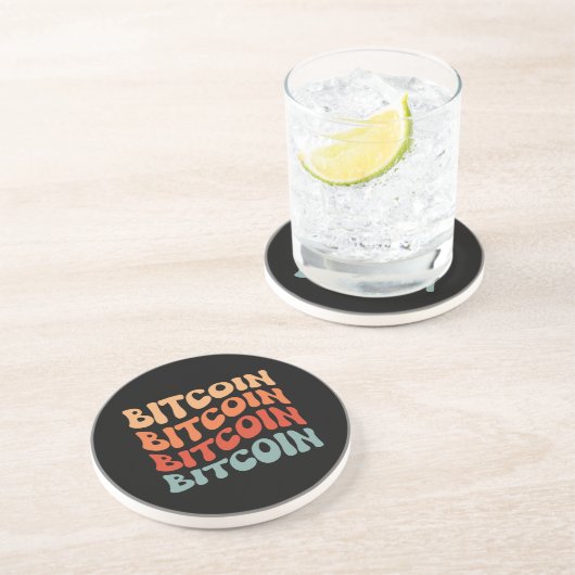 Bitcoin Wavy Text Stilvolle Crypto Typografie Desi Getränkeuntersetzer (Seite)