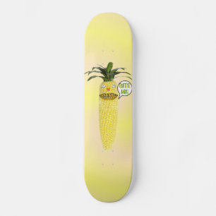 Bite Me Mais auf dem Cob-Skateboard Skateboard