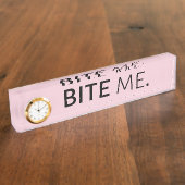 BITE ME passiver aggressiver Sarkasmus alberner Wi Namensplakette (Seite)