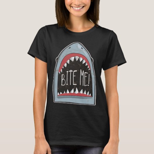 Bite Me Shark Fan Beach Attraktion für den Sommer T-Shirt (Vorderseite)
