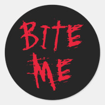 Bite mir rote Bluttypografie lustiges Halloween-Pa