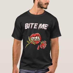 Bite mir Vampir Zähne mit Rose T-Shirt