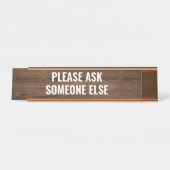 Bitte frag jemand anderen Funny Desk Zitat Schreibtischnamensplakette (Vorderseite )