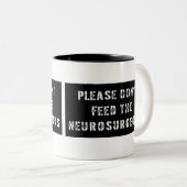 Bitte füttern Sie nicht die Neurochirurgen Zweifarbige Tasse (VorderseiteRechts)