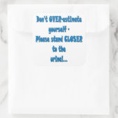 BITTE HALTEN SIE NAHER AUF DEM URINAL QUADRATISCHER AUFKLEBER (Tasche)