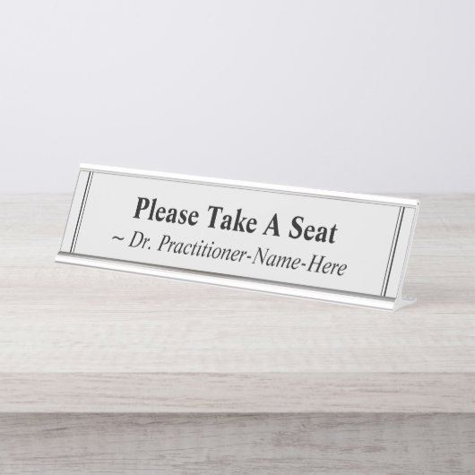 "Bitte nehmen Sie Platz" + Name des Praktizierende Schreibtischnamensplakette (Vorderseite )