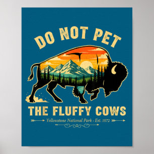 Bitte nicht die flauschigen Kühe streicheln Yellow Poster