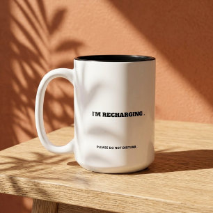 Bitte nicht stören, ich lade mich auf Lustige Auss Zweifarbige Tasse