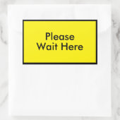 Bitte warten Sie hier, wo die Nachricht gelb ist Rechteckiger Aufkleber (Tasche)