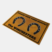 "Bitte wischen Sie Ihre Hooves" mit Hufeisen vor d Fußmatte (Schrägansicht)