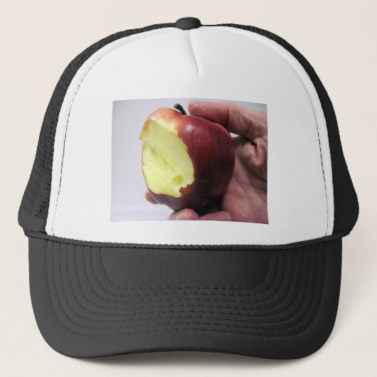 Bitten Red Apple Truckerkappe (Vorderseite)