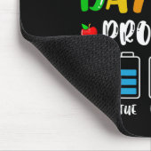 Bitteres Leben eines Tagesstättenanbieters - Kinde Mousepad (Ecke)