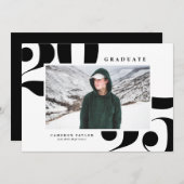 Black 2025 Fett Typografy Foto Abschluss Einladung (Vorne/Hinten)