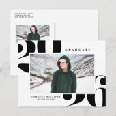 Black 2025 Fett Typografy Foto Abschluss Einladungspostkarte (Vorne/Hinten)