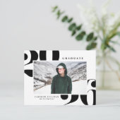 Black 2025 Fett Typografy Foto Abschluss Einladungspostkarte (Stehend Vorderseite)