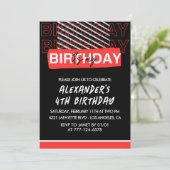 Black 4. Geburtstag Einladung Junge Party Red (Stehend Vorderseite)