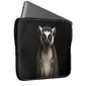 Black 4 Luxe Laptop Sleeve, Gentle Lemur Laptopschutzhülle (Vorne Rechts)