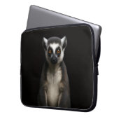 Black 4 Luxe Laptop Sleeve, Gentle Lemur Laptopschutzhülle (Vorderseite Links)