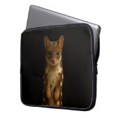 Black 4 Luxe Laptop Sleeve, Sweet Quoll Laptopschutzhülle (Vorderseite Links)