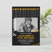 Black 77. Geburtstag Einladungen Männer (Stehend Vorderseite)