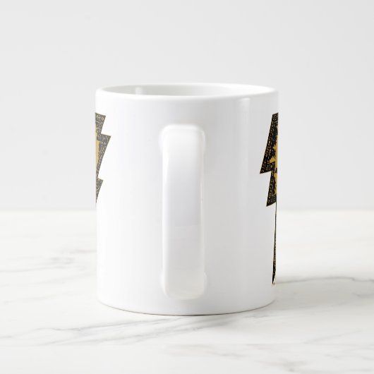 Black Adam Distressed Lightning Bolt Graphic Jumbo-Tasse (Rückseite)
