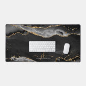Black Agate Geode Monogram Gold Script Schreibtischunterlage (Tastatur & Maus)