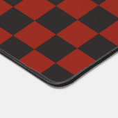 Black and Deep red checkerboard pattern Schreibtischunterlage (Ecke)