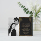 Black and Gold Art Deco Pfau Hochzeit Verlobung Einladung (Stehend Vorderseite)