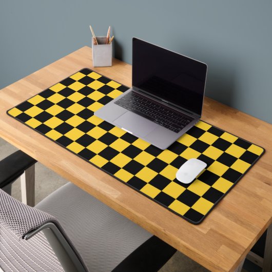 Black and gold checkerboard pattern schreibtischunterlage (Büro 2)